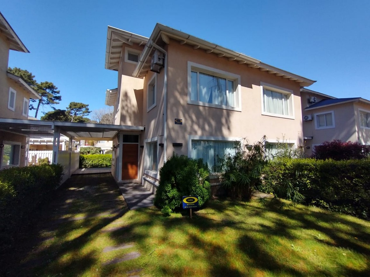 Triplex a la venta en  Pinamar