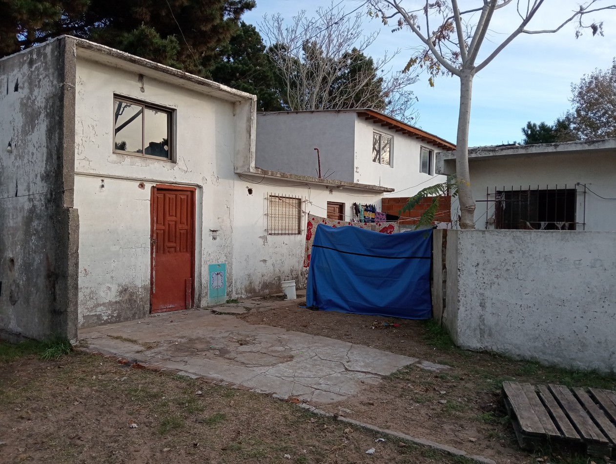 Casa, departamentos y lote a la venta 