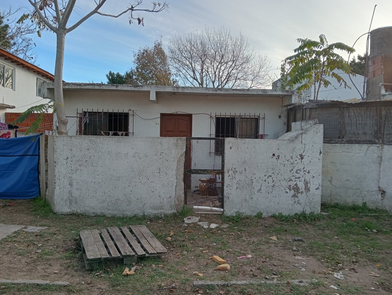 Casa, departamentos y lote a la venta 